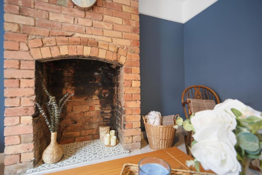Picturesque Victorian Cottage Worcester Exterior photo