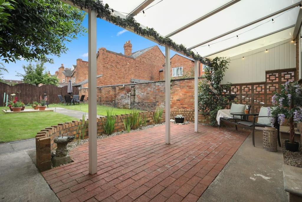 Picturesque Victorian Cottage Worcester Exterior photo