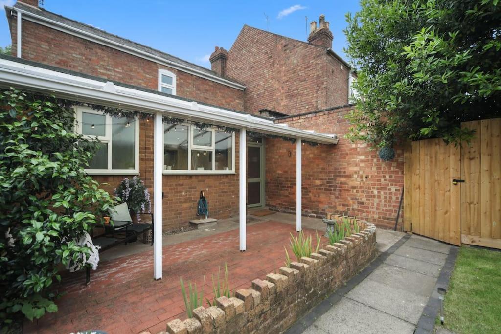 Picturesque Victorian Cottage Worcester Exterior photo